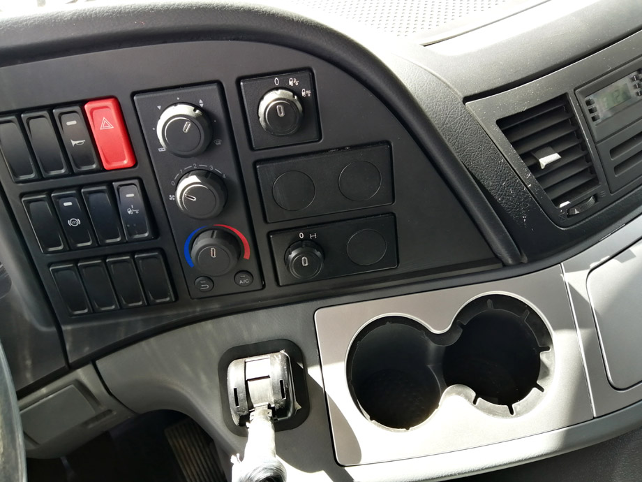 1834 V3 TRACTO panel